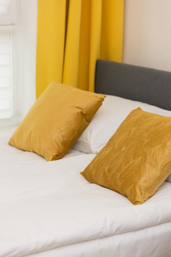 With Ac Mokotow Business Centre By Renters Apartment