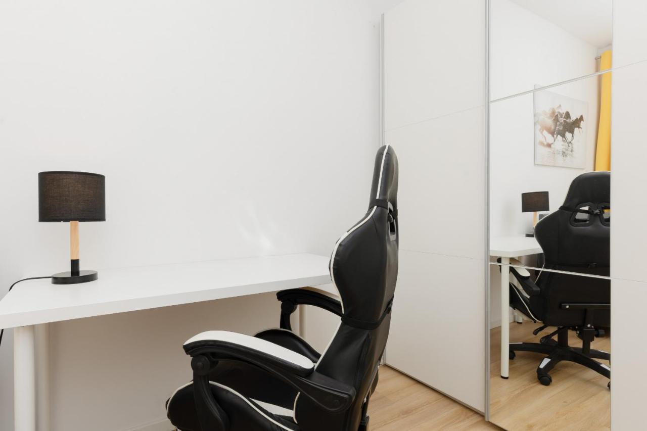 With Ac Mokotow Business Centre By Renters * Warsaw