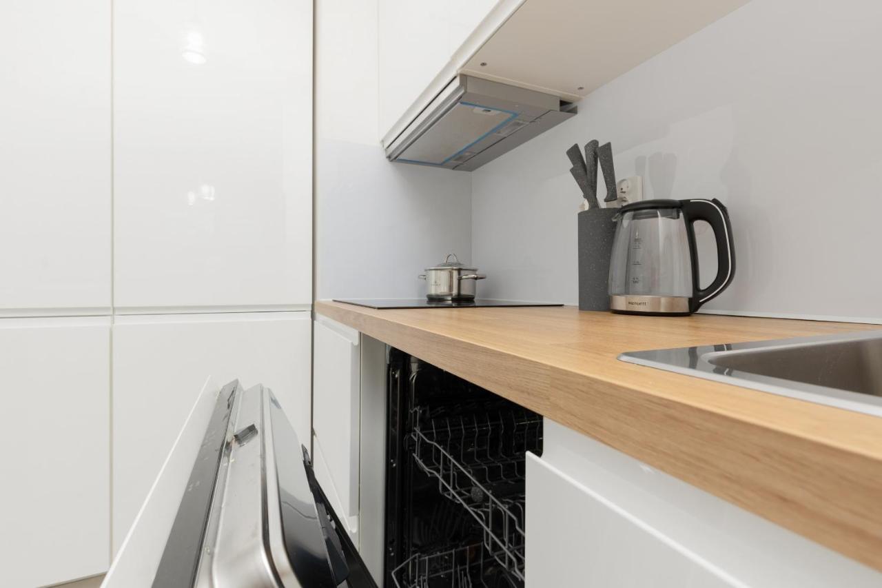 Apartment With Ac Mokotow Business Centre By Renters Warschau