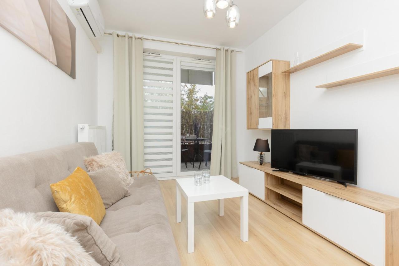 With Ac Mokotow Business Centre By Renters Apartment